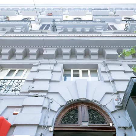 فندق مبيت وإفطار Factory 4*